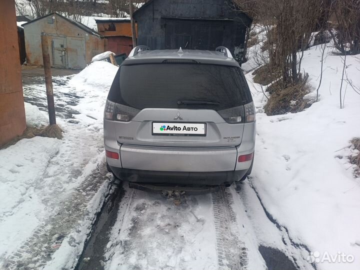 Mitsubishi Outlander 2.4 CVT, 2008, битый, 291 000 км