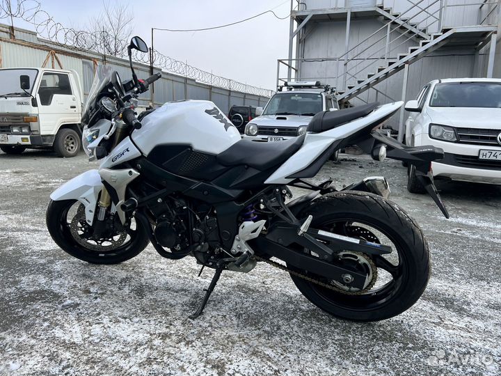 Suzuki GSR750