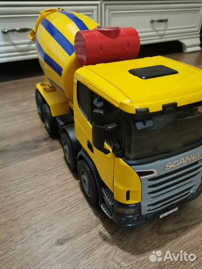 Машина Бетономешалка игрушка Bruder