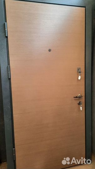 Квартирные стальные двери с отделкой ламинат