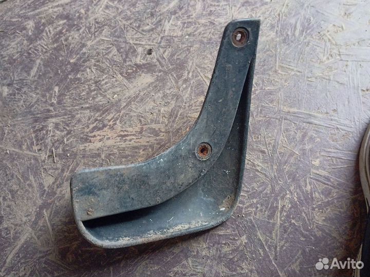 Брызговик задний левый Daewoo Leganza