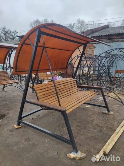Парковая качеля из металла