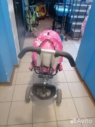 Трехколесный велосипед с ручкой