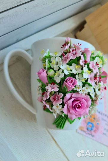Подарок - кружка с цветочным декором