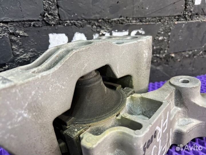 Подушка двигателя правая Nissan Juke YF15 2010