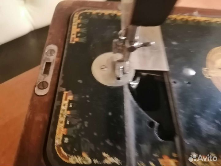 Старая швейная машинка