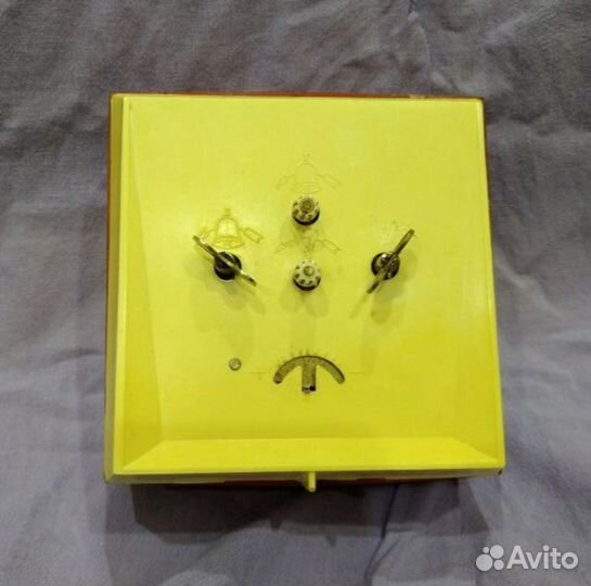 Часы-будильник