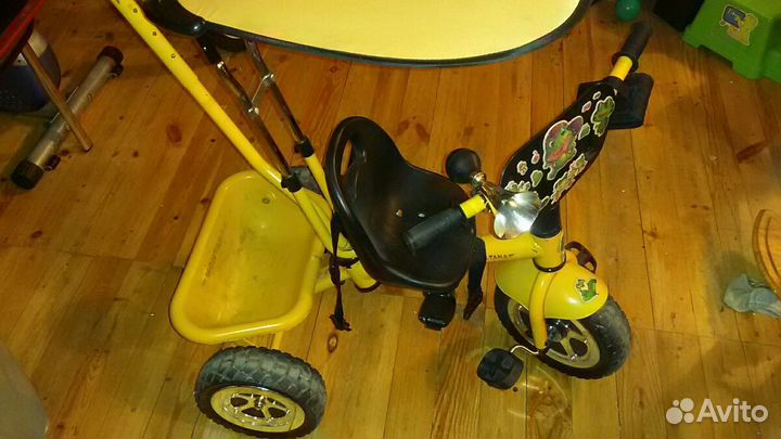 Детский трехколесный велосипед с ручкой управления