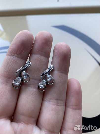 Серебряные серьги с фианитами