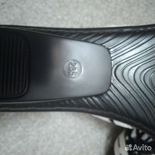 Шлепанцы женские