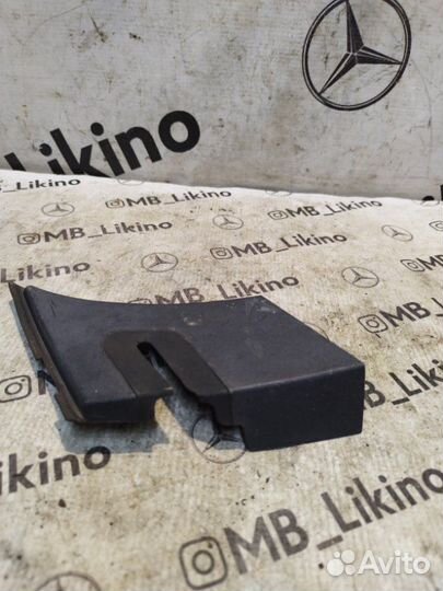 Накладка жабо правая Chevrolet Tahoe GMT900