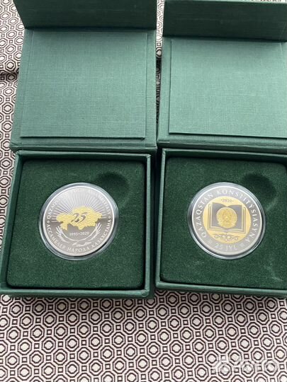 200 тенге 25 лет Ассамблеи народов, Конституции