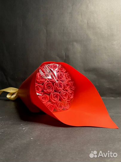 Красные Розы из Белого Шоколада - 19 шт в Букете