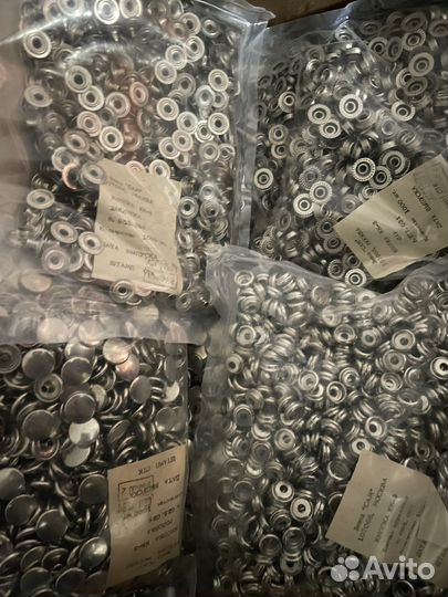 Кнопки-застежки для одежды металлические