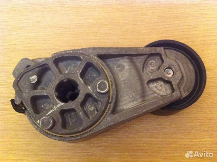 Натяжитель приводного ремня Dayco APV 1067