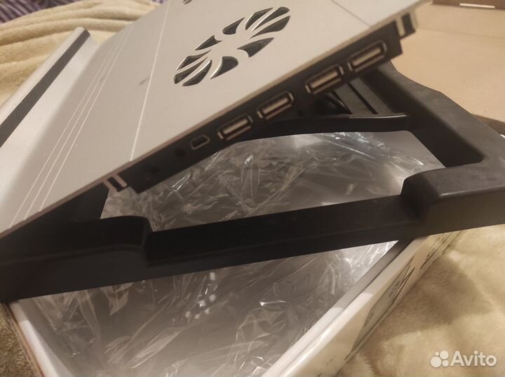 Охлаждающая подставка для ноутбука