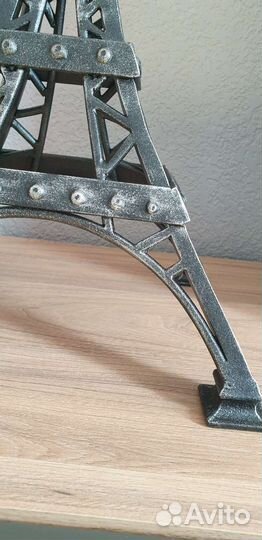 Металлическая башня для интерьера