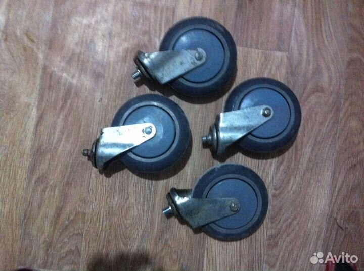 Дермантин,Колеса, Термометр, коврики,уголки,крючки