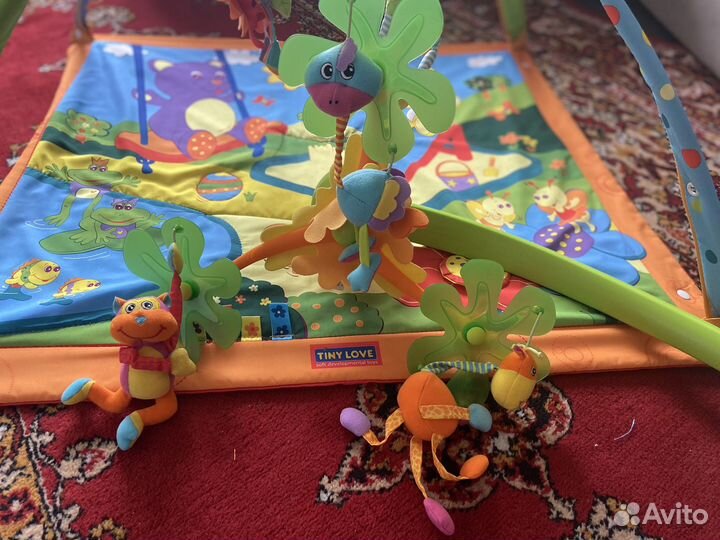Мобиль и развивающий коврик Tiny Lovе, игрушки