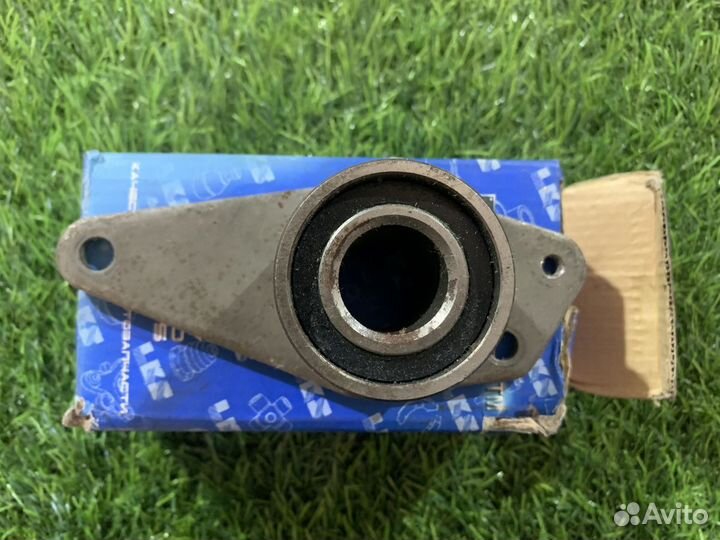 Натяжной ролик ремня грм Renault Megane III