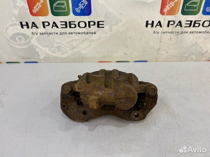 Суппорт передний правый Mitsubishi Pajero V32 6G72