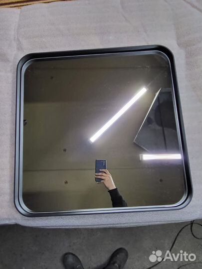 Зеркало в стальной раме 600600