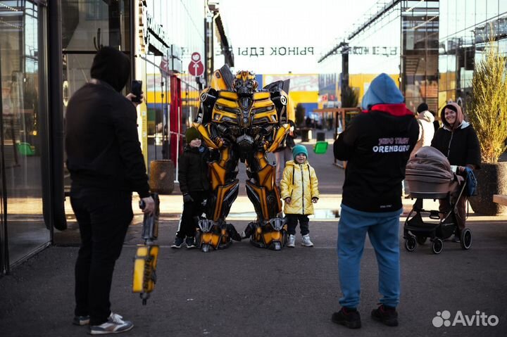 Робот трансформер бамблби детские поздравления