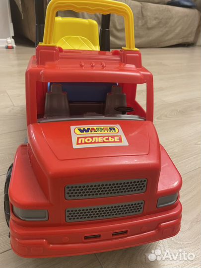 Игрушечная машина