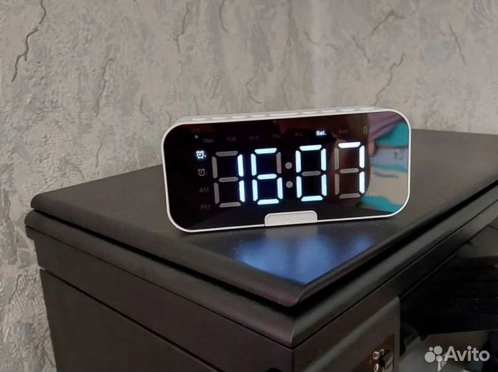 Часы на тумбочку