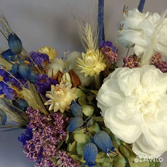 Букет из сухоцветов и стабилизированые цветов
