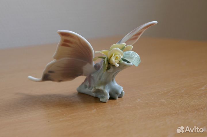 Бронь Статуэтка Бабочки на цветке. Фарфор