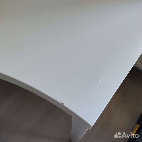 Стол угловой Микке IKEA