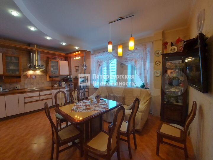 3-к. квартира, 142,3 м², 3/6 эт.