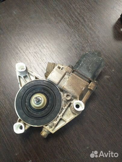 Мотор стеклоподъемника задний правый Mercedes R