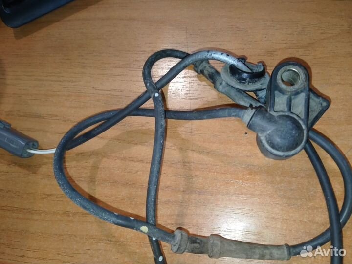 Mazda Premacy датчик абс передний правый