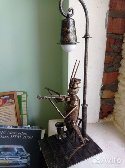 Кованый сверчок скрипач с подсветкой