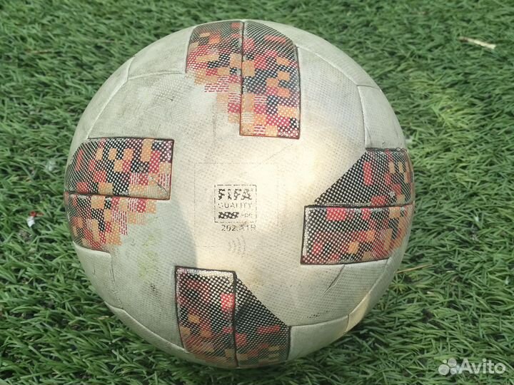 Футбольный мяч adidas telstar fifa 2018