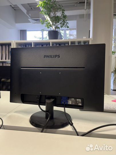 Монитор Philips 223V5L