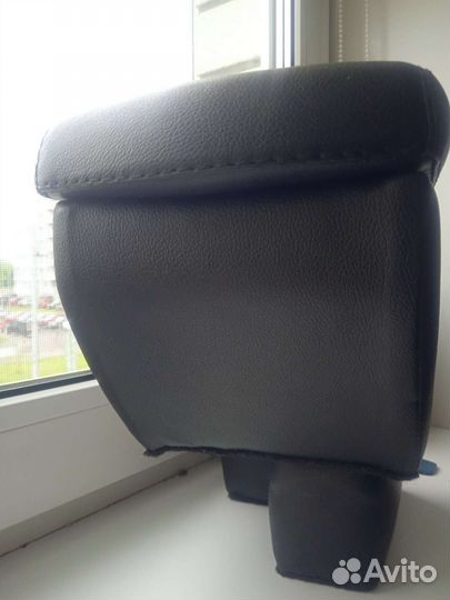 Подлокотник Jetta 6