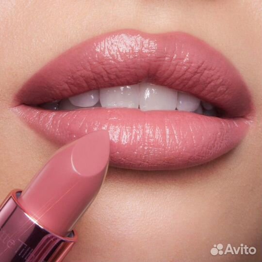 Помада Charlotte Tilbury Kissing Candy Chic