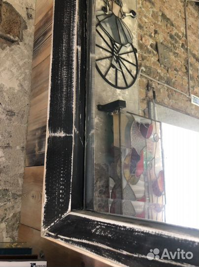 Дизайнерское зеркало в деревянной раме