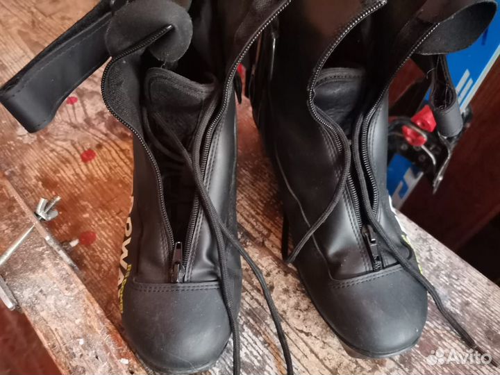 Лыжные ботинки коньковые