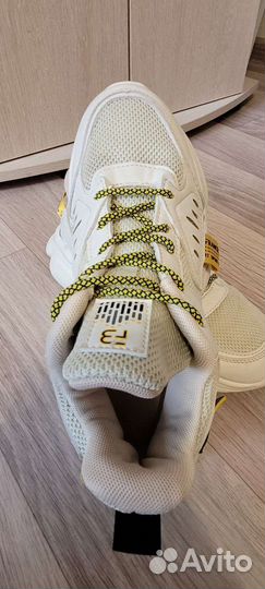 Кроссовки женские