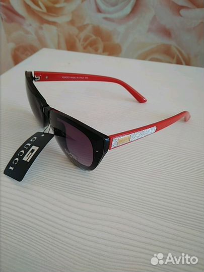 Очки солнцезащитные