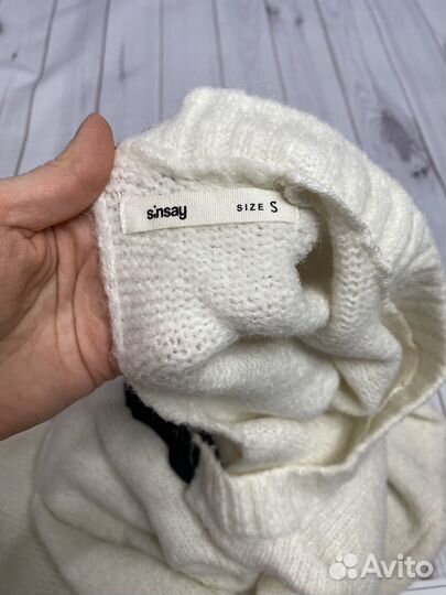 Свитер шерстяной женский