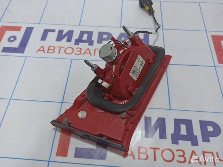 Фонарь задний внутренний правый Citroen C 4 9801856680