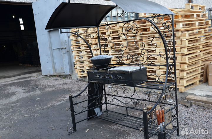 Мангал с крышей