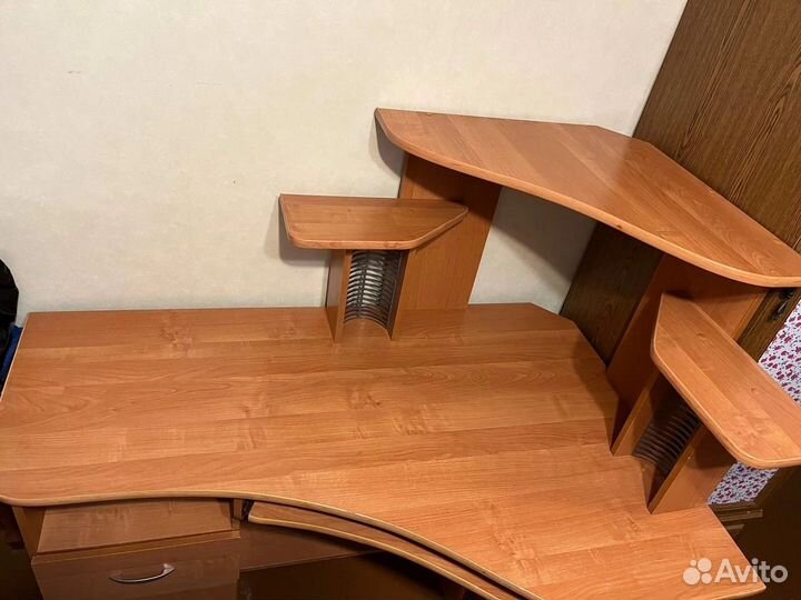 Компьютерный стол