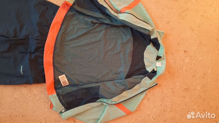 Костюм спортивный reebok S (40-42 )