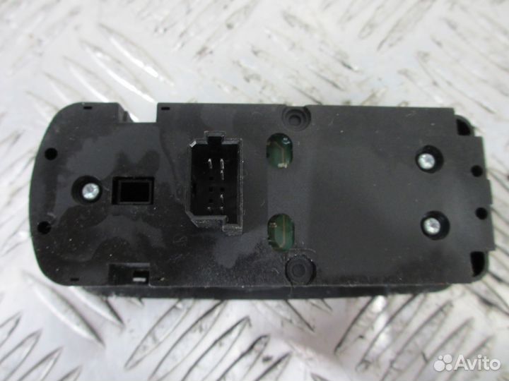 Блок управления стеклоподъемника правой двери Merc